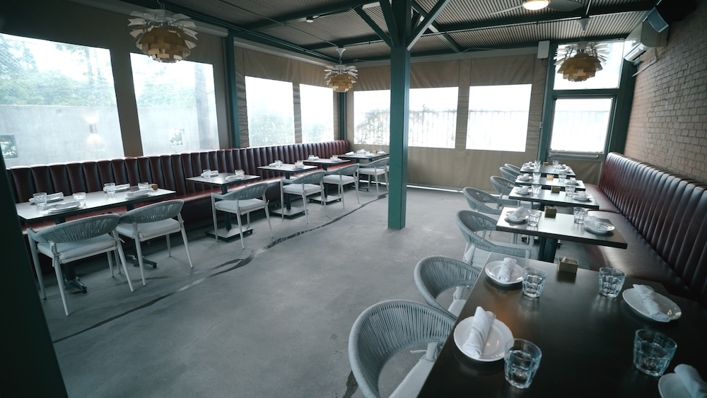 Our enclosed outdoor patio offers an exclusive al fresco experience for up to 40 guests.